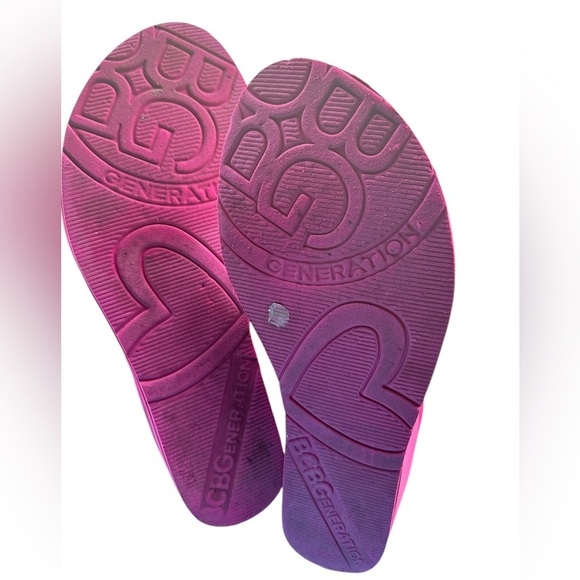 BCBGeneration Pink Flip Flops with Heart Embellishment Size 10 - Picture 4 of 5